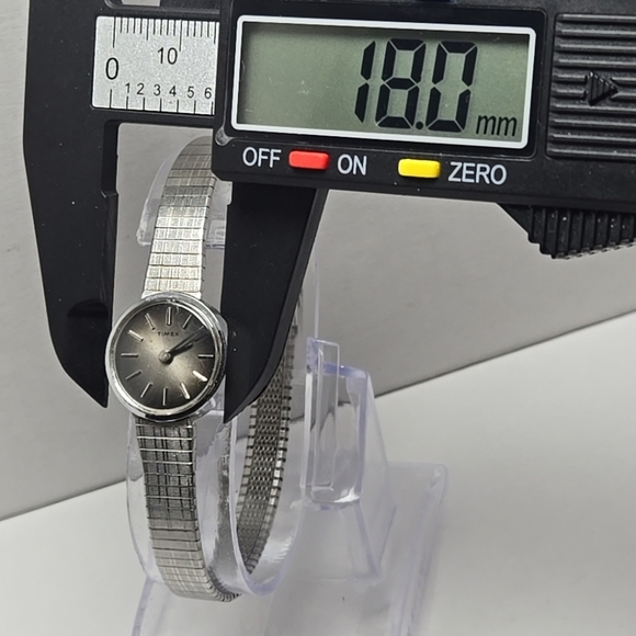 1974 Vintage Womens Timex Chrome Plated 17 Jewels Manual Wind Watch Petite Runs - Picture 5 of 10